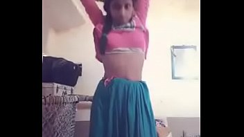 Индианка танцует стриптиз