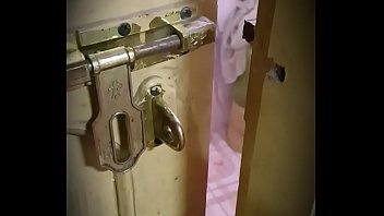 Секс с другом в наручниках